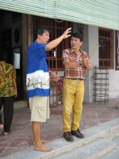 Offering prayers during Cheng Beng Festival in Kee Kongsi