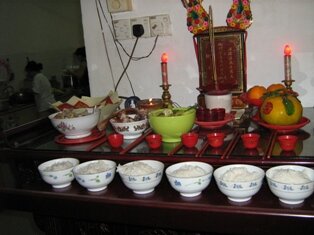 Kah Heng, Thinakaran' s friend ancestor worship tabl Kah Heng, Thinakaran' s friend ancestor worship tabl