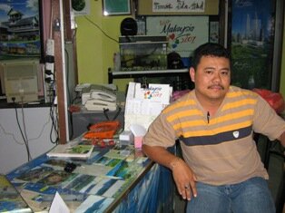 Dean's shop is just opposite Park Royal Hotel in Batu Ferringhi, Penang Dean's shop is just opposite Park Royal Hotel in Batu Ferringhi, Penang