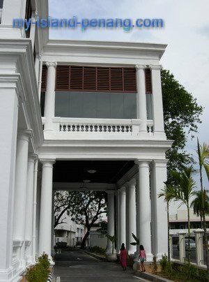 Side View of High Court from Farquhar Street