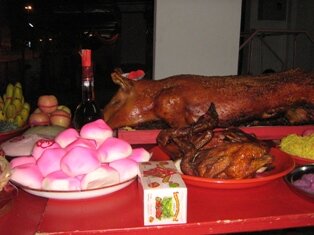 Roasted pig and chicken are offerings to Jade Emperor Roasted pig and chicken are offerings to Jade Emperor