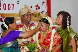 Exchaing blessing in Hindu Wedding Exchaing blessing in Hindu Wedding