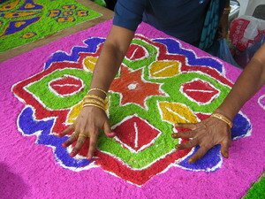 Rice flour and coconut kolam making in Mak Mandin Penang