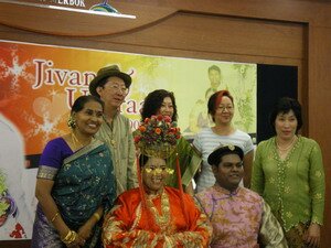 The newly weds, in front Nirmala, Micheal Cheah (Peranakan Curator), Pearly, Sabrina (Alpha Wedding Planner),Junnie Uva and Jivan with Penang Wedding Planners