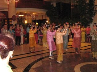 Nyonya Coconut shell dance Nyonya Coconut shell dance