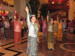 Nyonya fan dance Nyonya fan dance