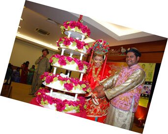 Modern Cake Cutting in Nyonya Weddin