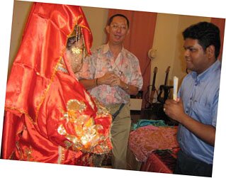 Practising the ceremonial bows in Baba and Nyonya Wedding Practising the ceremonial bows in Baba and Nyonya Wedding