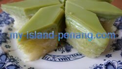 Serimuka, green and white sticky rice cake Serimuka, green and white sticky rice cake