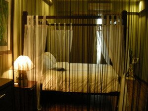 Four poster bed in Sukha Home Design Four poster bed in Sukha Home Design
