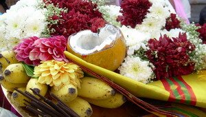 Flower Offering in Thaipusam Flower Offering in Thaipusam