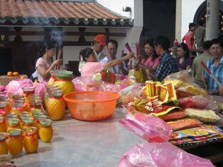 Offerings to Jade Emperor in Penang Offerings to Jade Emperor in Penang