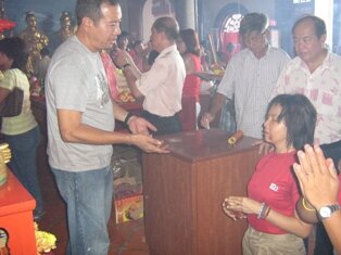 Lady in deep prayer Puak Poey to Jade Emperor Penang Lady in deep prayer Puak Poey to Jade Emperor Penang