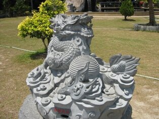 Chinese Almanac 
  Dragon