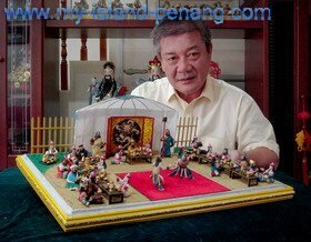 Master Xu with Genghis Khan court in dough sculpturing museum