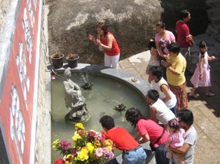 Cleansing with the blessed water of Goddess of mercy