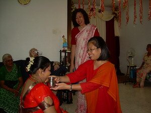 Aunts Nalangu during Uva Wedding Rituals